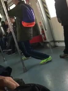 最新老鼠爆料视频播放,幕后真相大曝光！