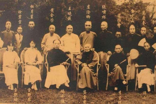 黄金荣最新消息爆料,揭秘娱乐圈不为人知的幕后真相 第2张 黄金荣最新消息爆料,揭秘娱乐圈不为人知的幕后真相 第2张