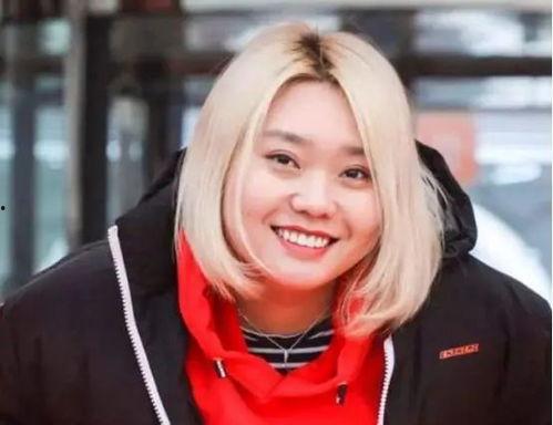 娱乐吃瓜酱李雪琴,从娱乐吃瓜酱到喜剧新星的蜕变之路 第2张 娱乐吃瓜酱李雪琴,从娱乐吃瓜酱到喜剧新星的蜕变之路 第2张