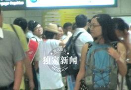 何炅机场爆料视频大全下载,趣味瞬间，笑点连连  第1张